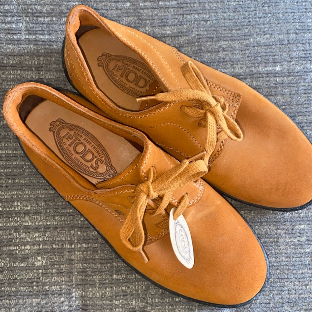 JP Tod’s NWOT, size 5 suede, rubber sole